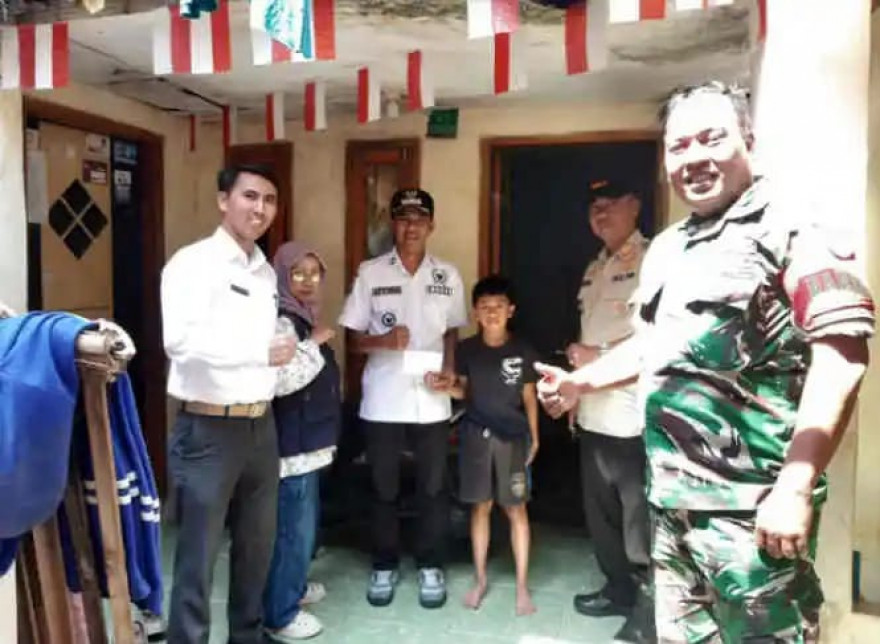 KEPEDULIAN NYATA UNTUK GENERASI SEHAT KADES CANGKUANG KULON APRESIASI HJ. EMMA DETY PERMANAWATY ATAS KHITANAN MASSAL BAGI WARGA